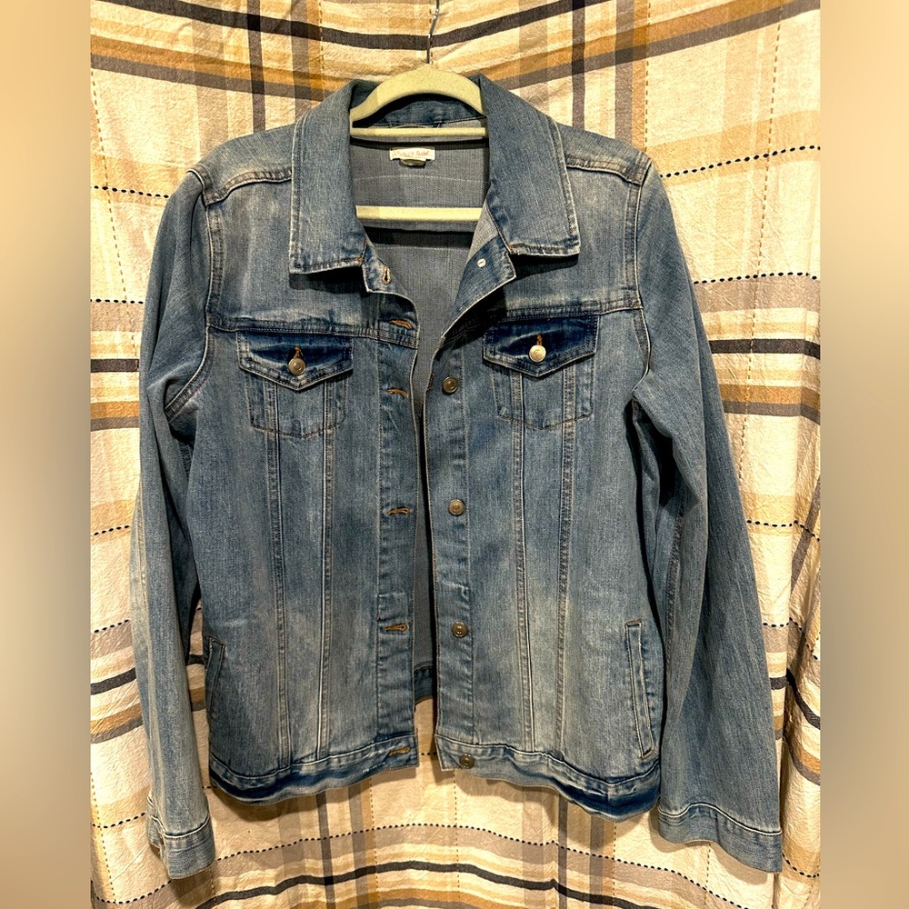 Ingrid & Isabel Maternity Mama light wash Jean Jacket size XL